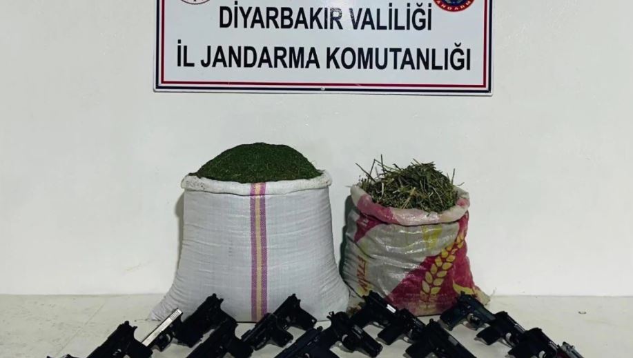 uyusturucu-tacirlerine-narkokapan-1-darbesi-650-kilo-uyusturucu-ele-gecirildi-yerlikaya-duyurdu-yenicag-7.jpg