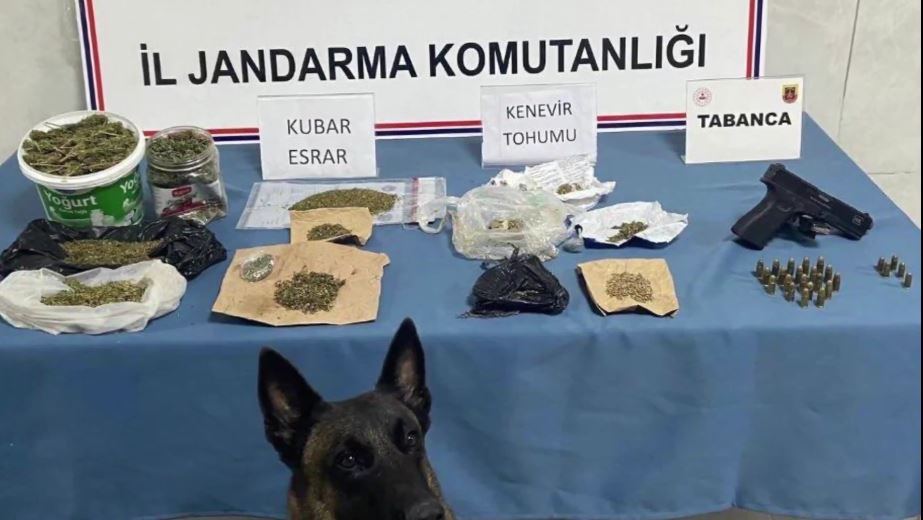 uyusturucu-tacirlerine-narkokapan-1-darbesi-650-kilo-uyusturucu-ele-gecirildi-yerlikaya-duyurdu-yenicag-8.jpg