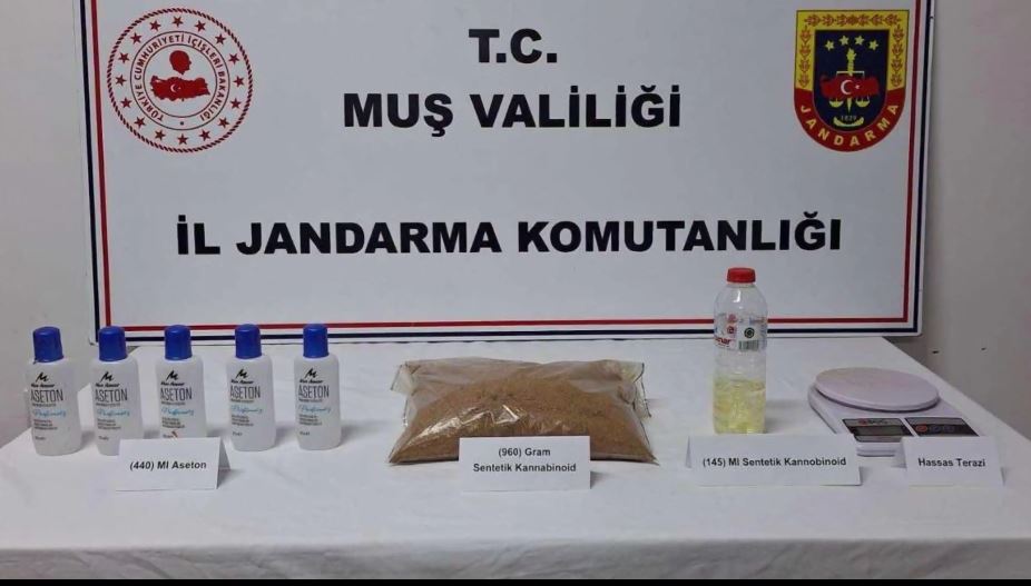 uyusturucu-tacirlerine-narkokapan-1-darbesi-650-kilo-uyusturucu-ele-gecirildi-yerlikaya-duyurdu-yenicag-9.jpg