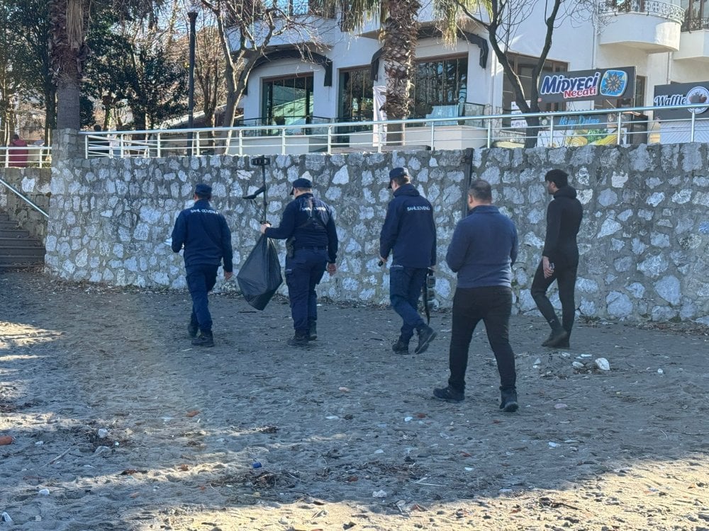 Bartın’da denizde define arayan bir kişi yakalandı: Objeler müze müdürlüğüne teslim edildi