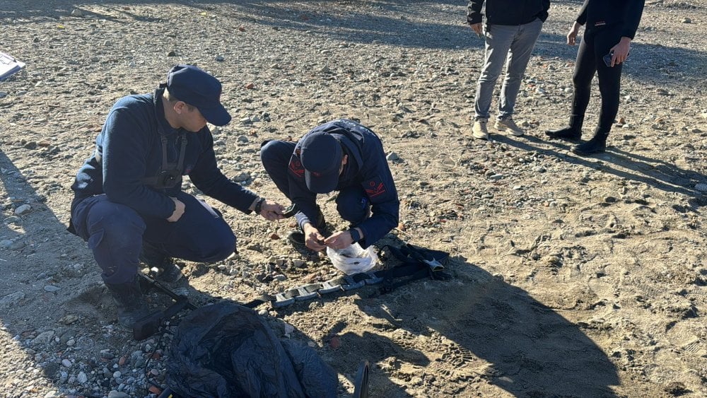 Bartın’da denizde define arayan bir kişi yakalandı: Objeler müze müdürlüğüne teslim edildi