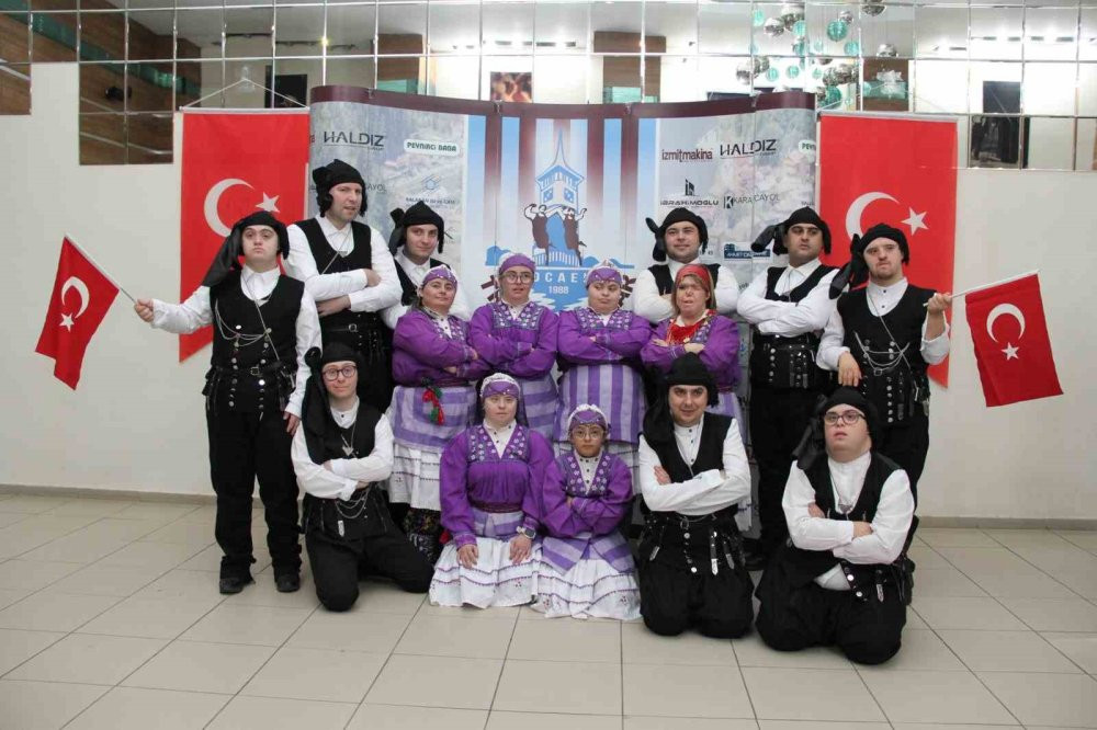 Gebze’de özel bireyler hazırladığı koreografilerle sahne aldı