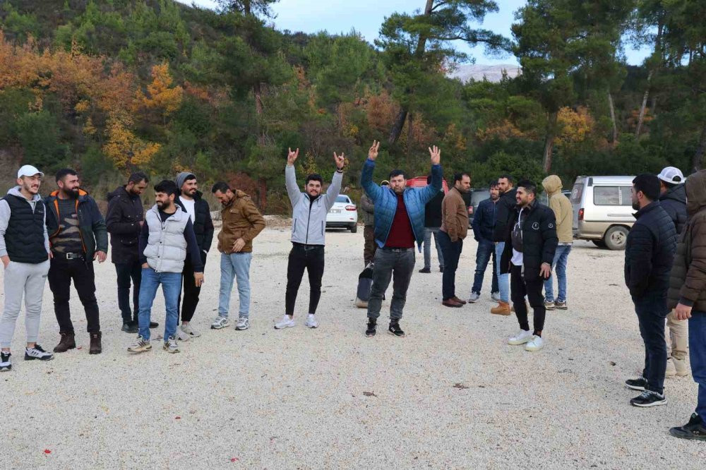 Suriyeliler ülkelerine dönüyor! 13 yıl sonra yeniden geçişlere açıldı