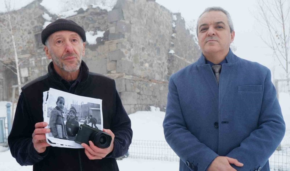 Binlerce kilometre uzaktan geldi. 44 yıl önce Erzurum’da fotoğrafını çektiği çocuğu buldu