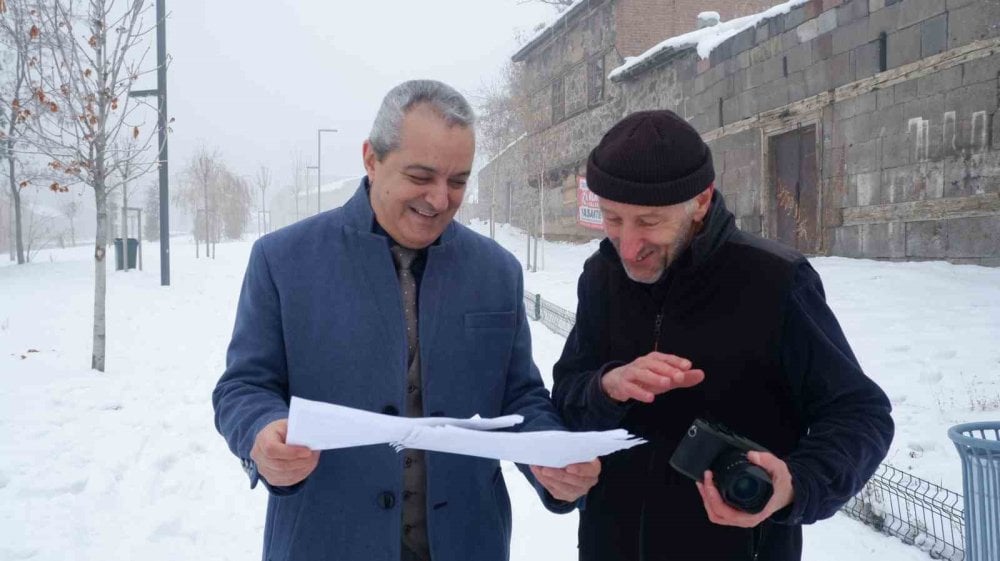 Binlerce kilometre uzaktan geldi. 44 yıl önce Erzurum’da fotoğrafını çektiği çocuğu buldu