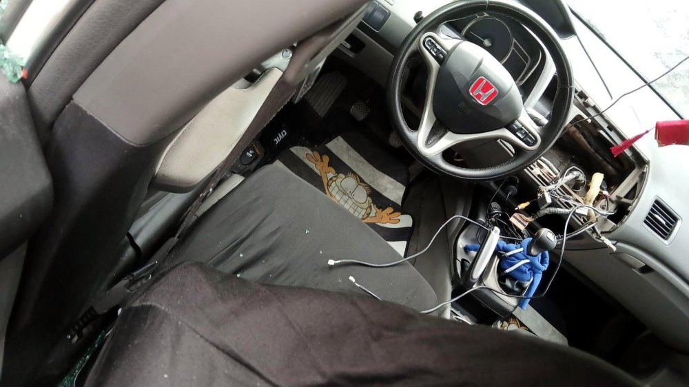 Avcılar’da müzik sistemini çalıp kayıplara karıştılar