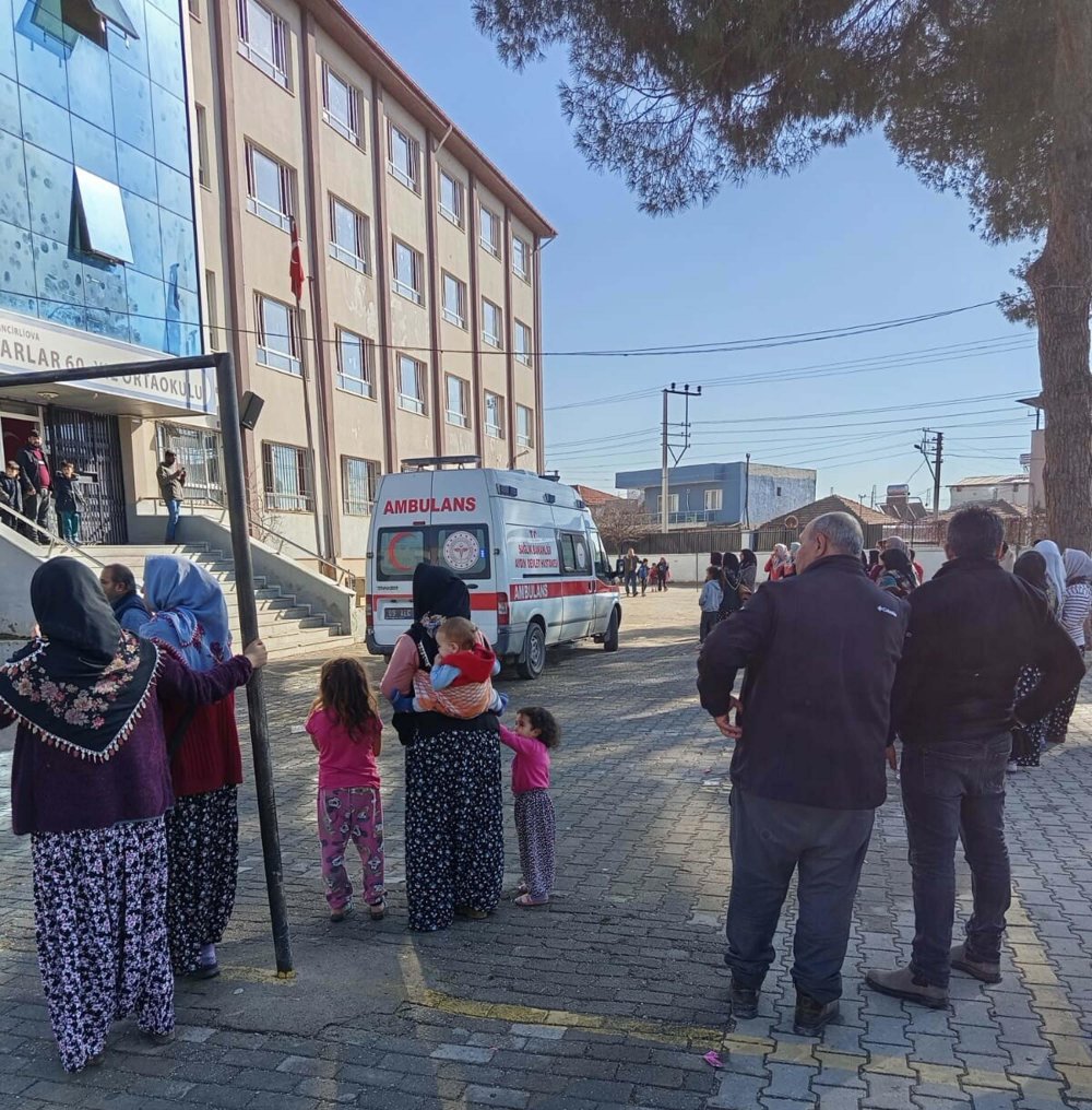 Aydın'da 45 öğrenci gıda zehirlenmesi şüphesiyle hastaneye kaldırıldı