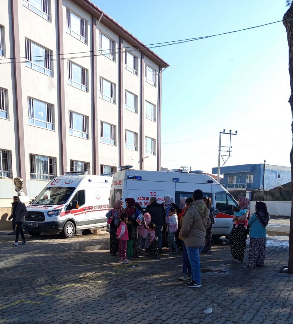 Aydın'da 45 öğrenci gıda zehirlenmesi şüphesiyle hastaneye kaldırıldı