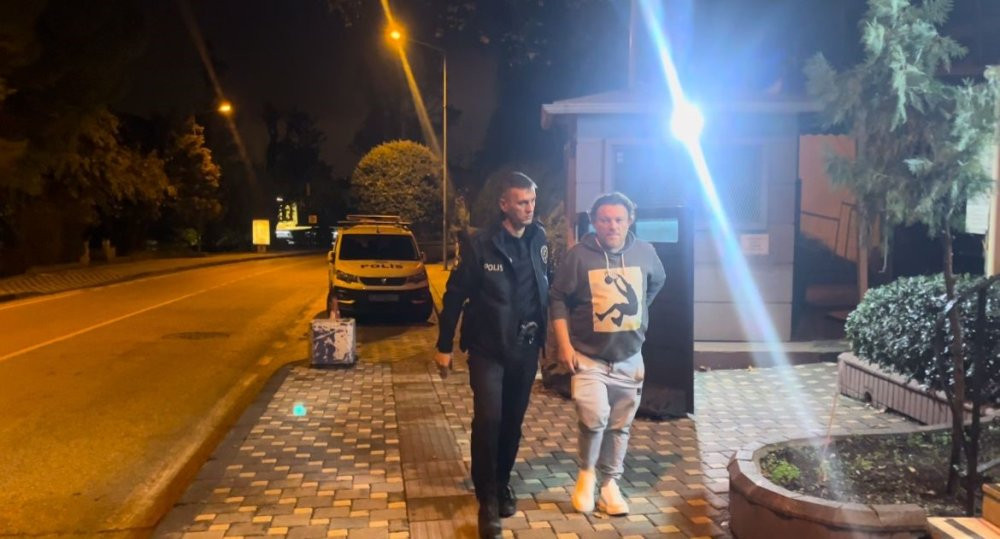 "Haritadan yer beğenin" diyen alkollü sürücü polislerin üstüne saldırdı