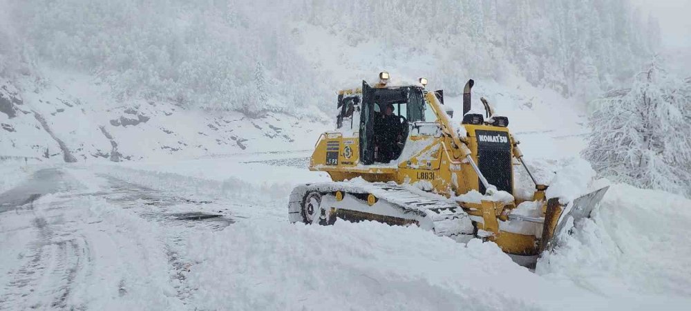 Artvin’de 6 köye ulaşım sağlanamıyor