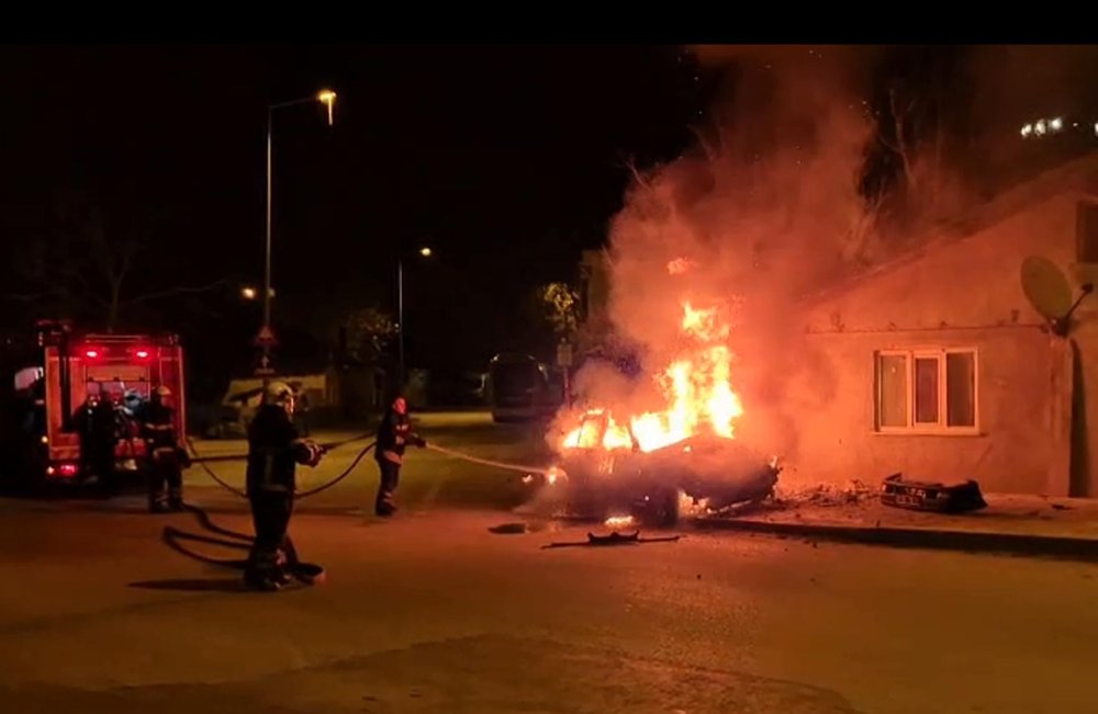 Edirne'de kaza yapan otomobilde yanarak ölen gençleri kimlikleri belli oldu