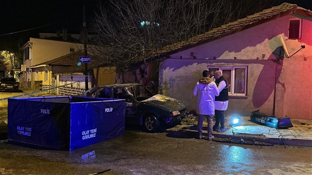 Edirne'de kaza yapan otomobilde yanarak ölen gençleri kimlikleri belli oldu