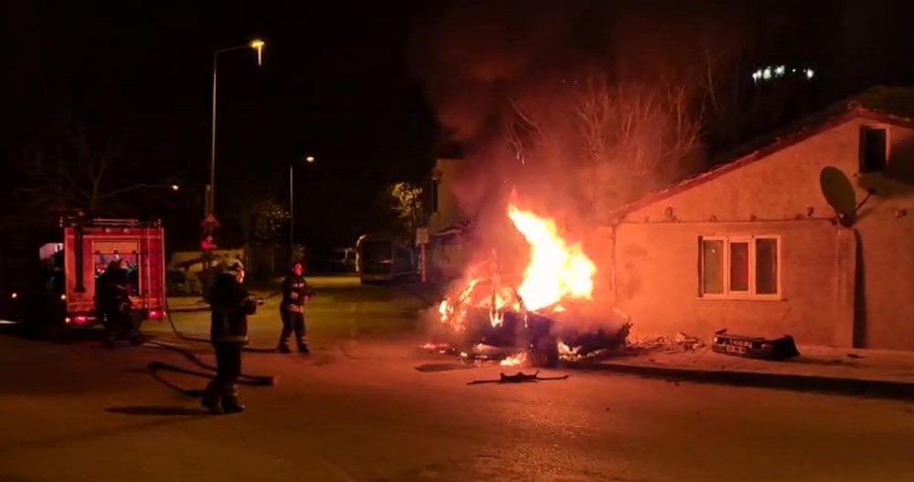 Edirne'de kaza yapan otomobilde yanarak ölen gençleri kimlikleri belli oldu