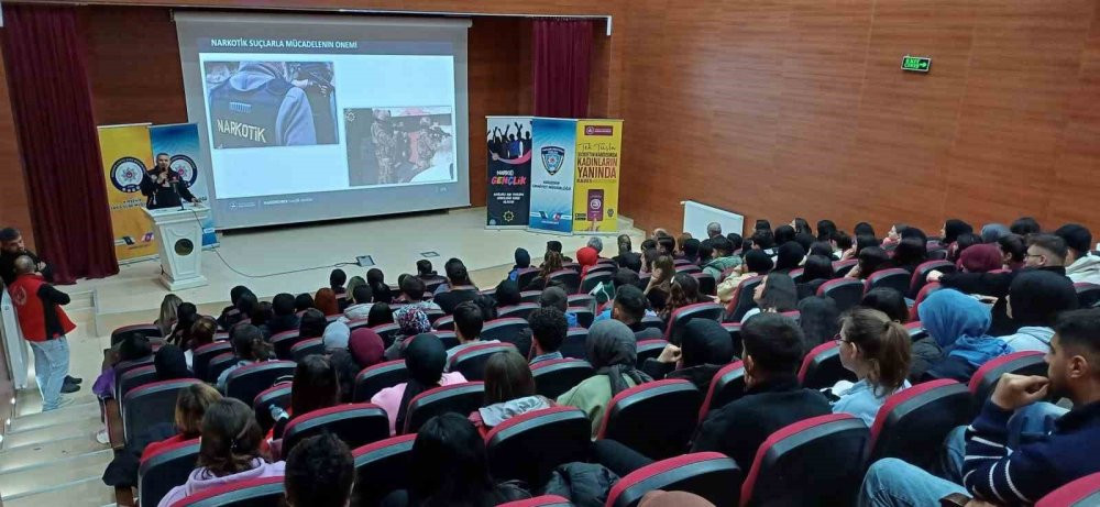 Kırşehir polisi öğrencileri bilgilendirdi