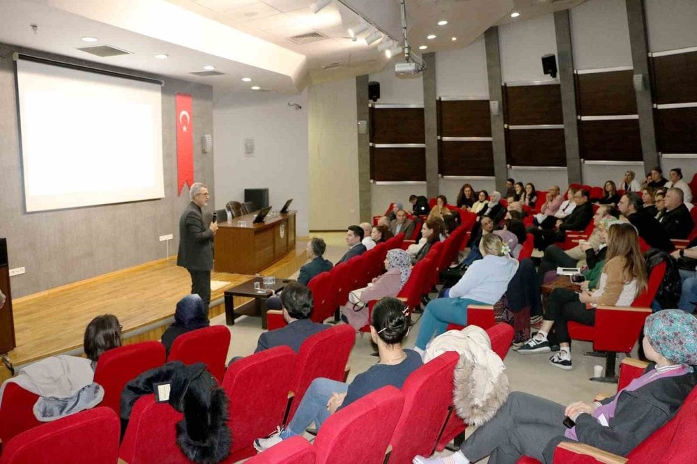 Sakarya'da uzmanlar normal doğumun önemine dikkat çekti