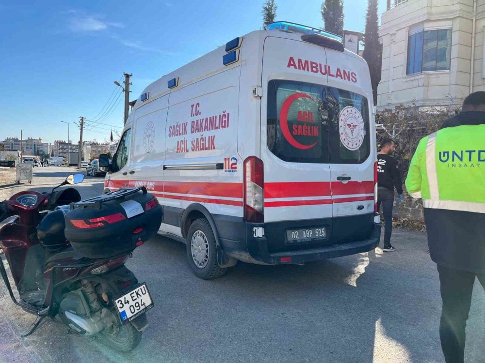 Adıyaman'da kamyonetle çarpışan motosikletin sürücüsü yaralandı