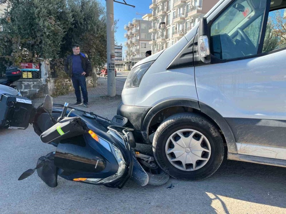 Adıyaman'da kamyonetle çarpışan motosikletin sürücüsü yaralandı