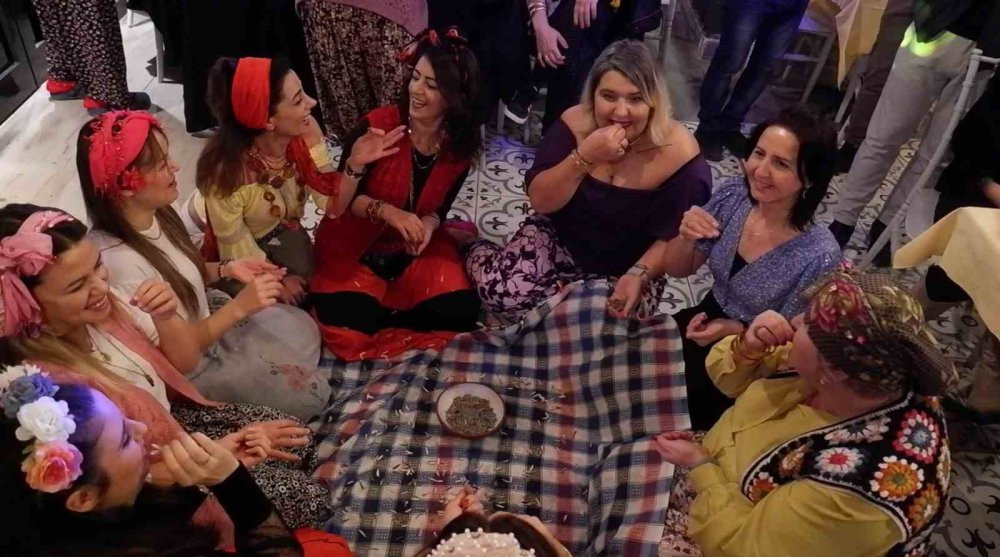 Edirne’de kadınların ’Şalvar Gecesi’ renkli görüntülere sahne oldu