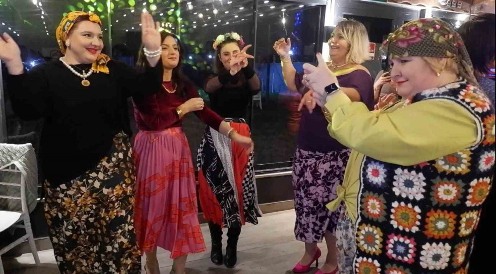 Edirne’de kadınların ’Şalvar Gecesi’ renkli görüntülere sahne oldu