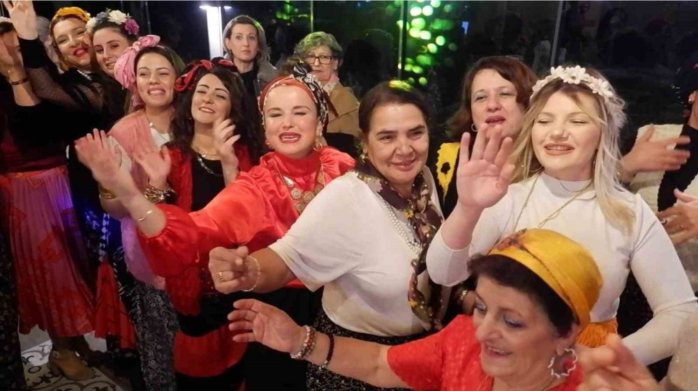 Edirne’de kadınların ’Şalvar Gecesi’ renkli görüntülere sahne oldu