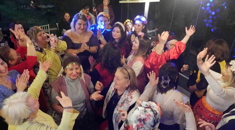 Edirne’de kadınların ’Şalvar Gecesi’ renkli görüntülere sahne oldu