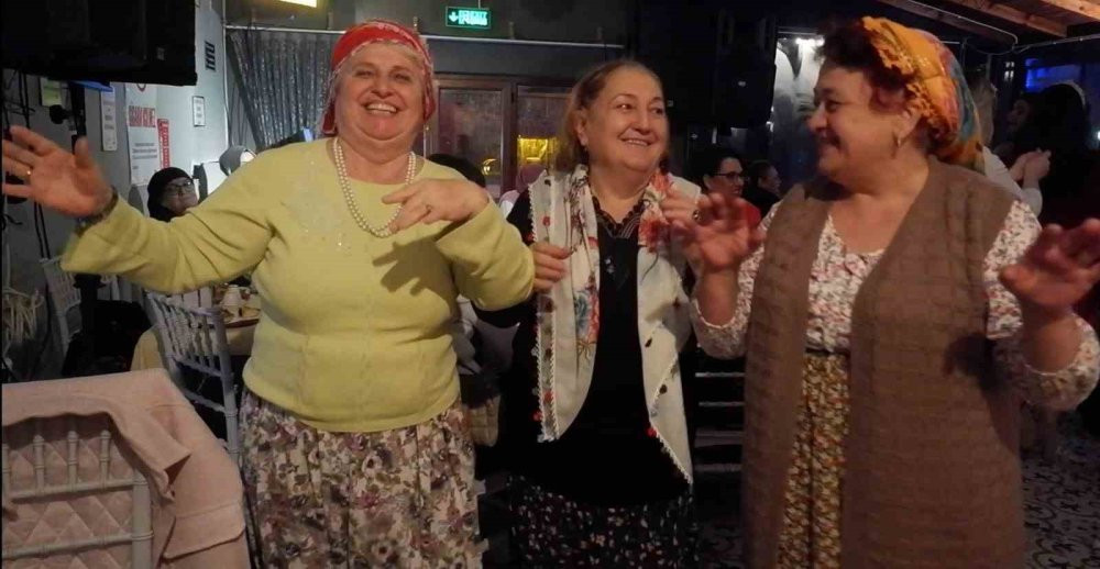 Edirne’de kadınların ’Şalvar Gecesi’ renkli görüntülere sahne oldu