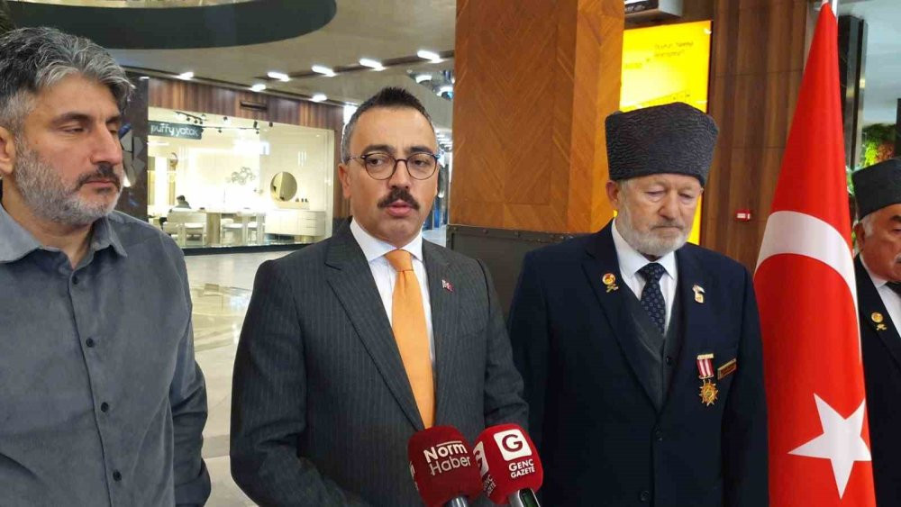 Gaziler o dağdaki dalgalanan bayrağı görmek için yola çıktılar