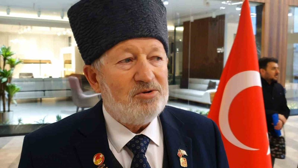 Gaziler o dağdaki dalgalanan bayrağı görmek için yola çıktılar