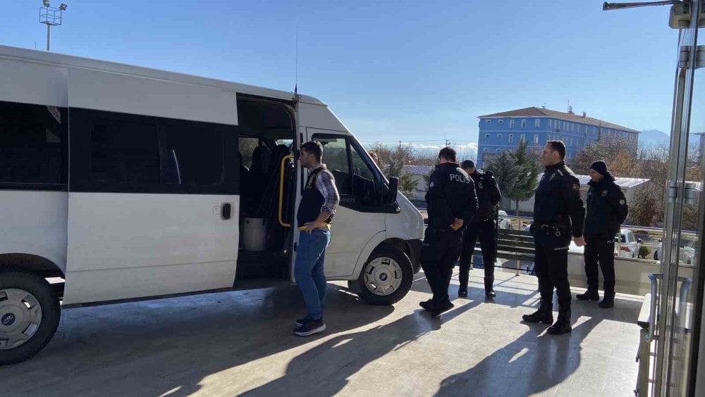 İki gencin kız kavgasında dede tüfekle vurularak ağır yaralandı