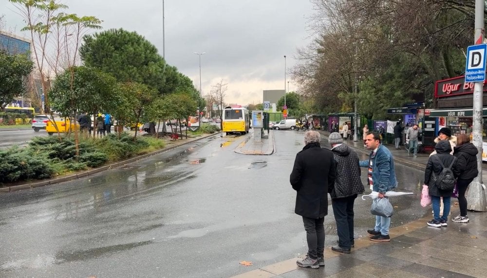 İstanbul'da korkunç kaza İETT otobüsü başının üstünden geçti