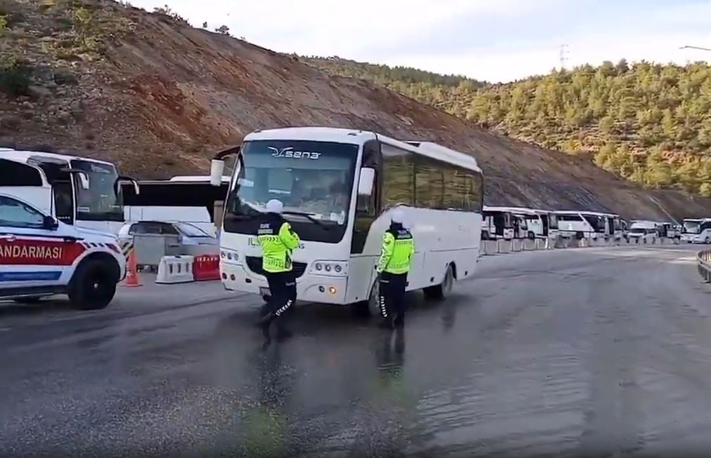 yerlikaya-yeni-verileri-duyurdu-2-milyon-835-bin-arac-denetlendi-459-bin-surucuye-ceza-kesildi-yenicag-1.jpg