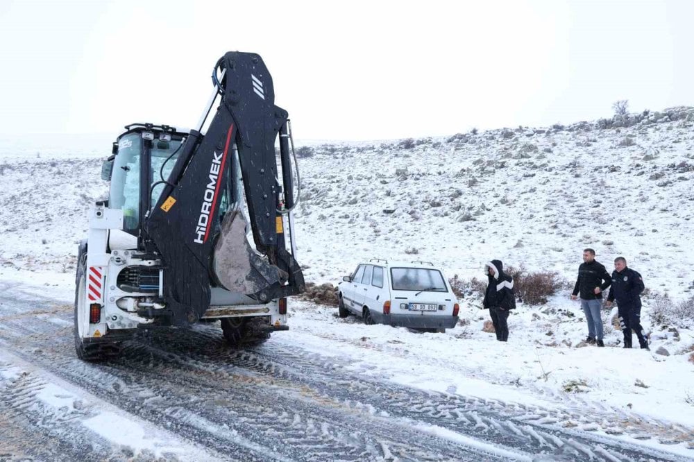 Kayseri'de araç şarampole yuvarlandı