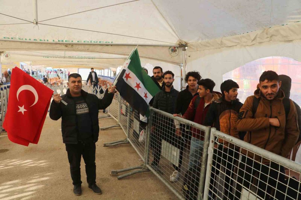 Suriyelilerin ülkelerine dönüşünü fırsata çevirdi