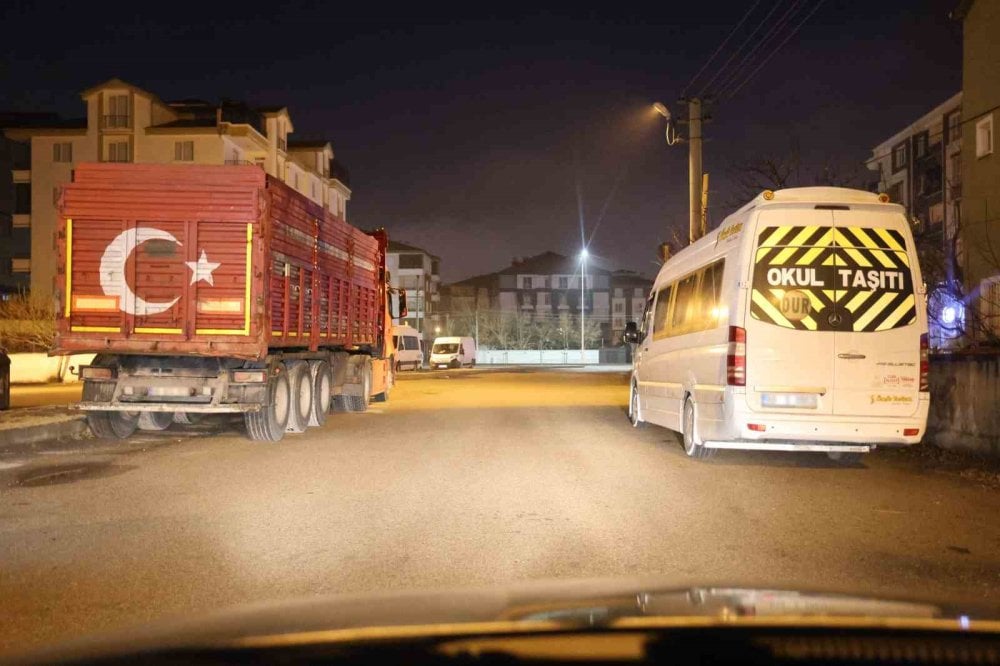 Aksaray'da yollara park edilen TIR'lar tehlike saçıyor