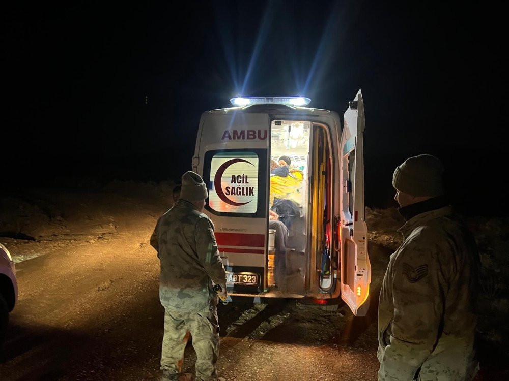 Batman'da mahsur kalan dağcı kurtarıldı