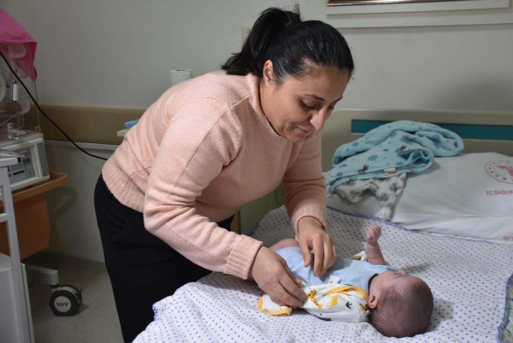 İzmir’de 540 gram doğan Efe bebek annesine kavuştu