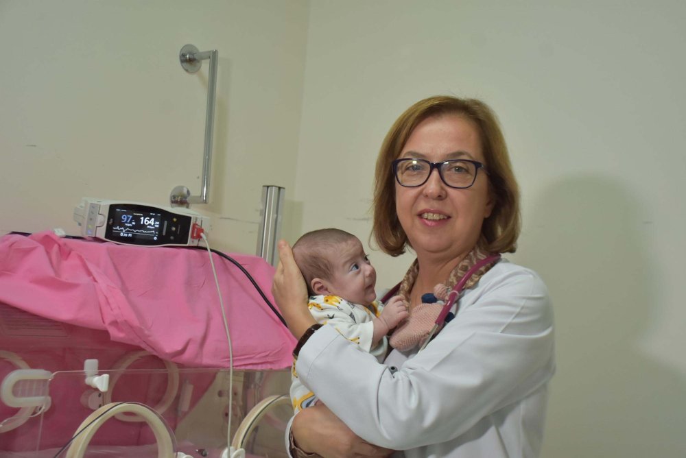 İzmir’de 540 gram doğan Efe bebek annesine kavuştu