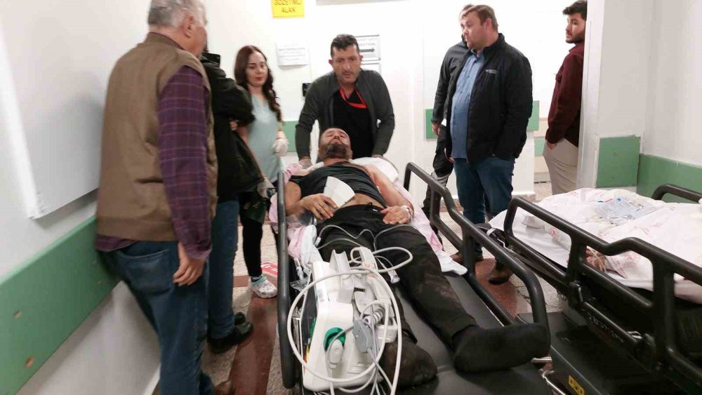 Mersin’de parkta korkunç anlar: Arkadaşını bıçakladı