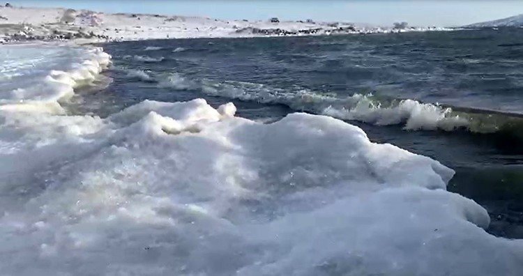 Turizmciler, Çıldır Gölü’nün donmasını bekliyorlar