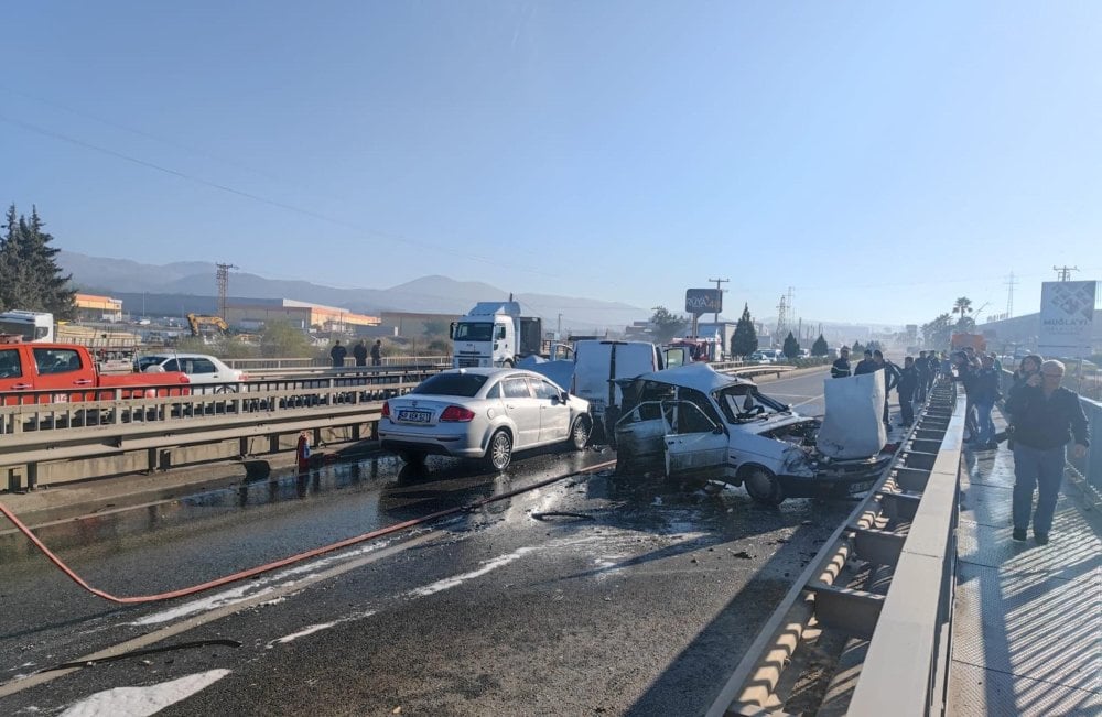 Muğla'da 4 aracın karıştığı zincirleme kaza: 7 yaralı