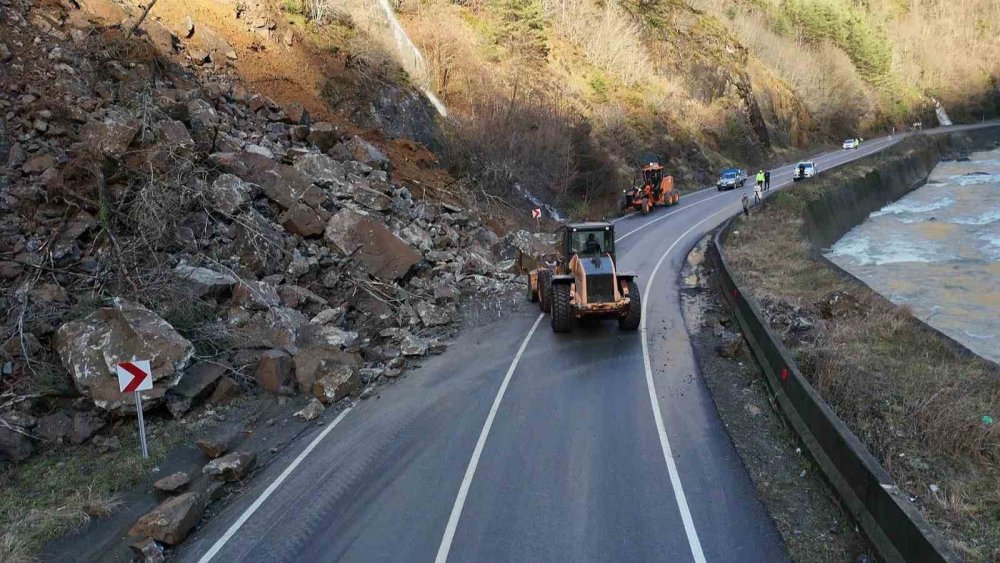 Borçka-Hopa karayolu ulaşıma açıldı