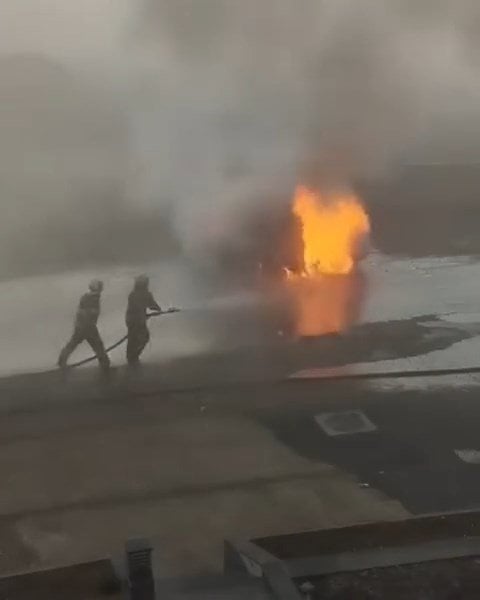 Diyarbakır'da seyir halindeyken yanan cip kullanılamaz hale geldi