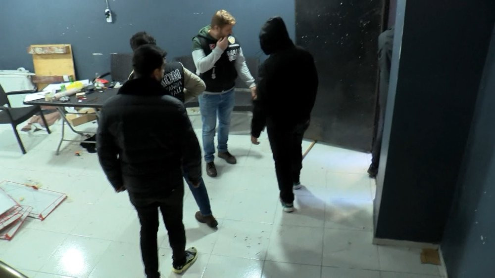 İstanbul'da sahte plaka operasyonu! Gözaltılar var!