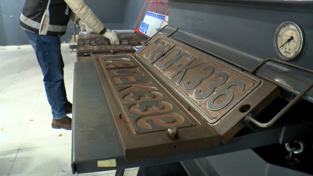 İstanbul'da sahte plaka operasyonu! Gözaltılar var!