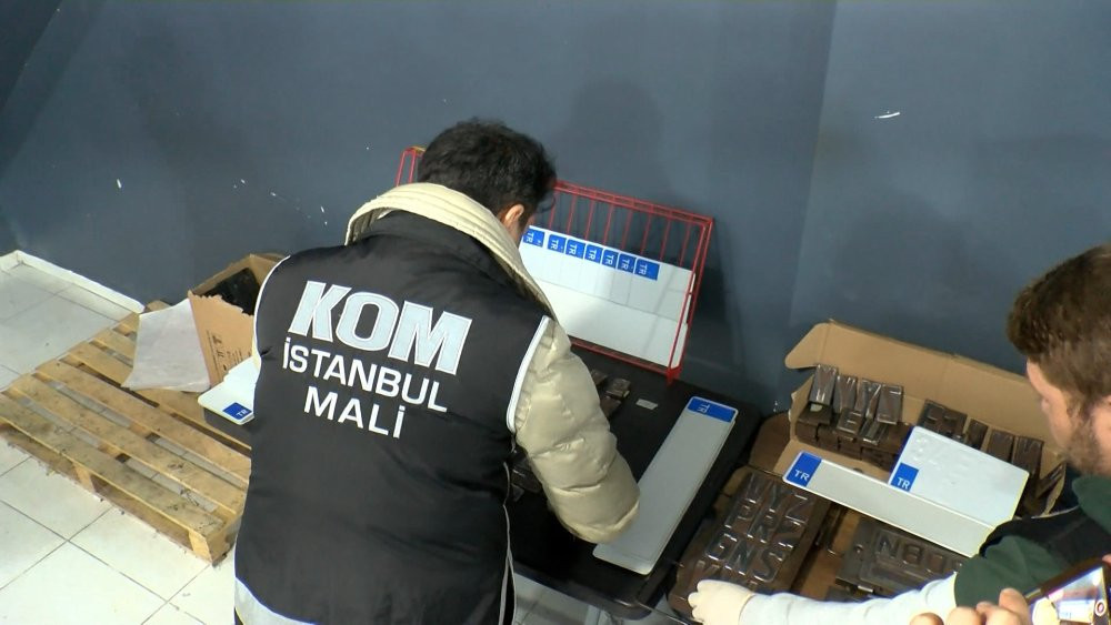 İstanbul'da sahte plaka operasyonu! Gözaltılar var!