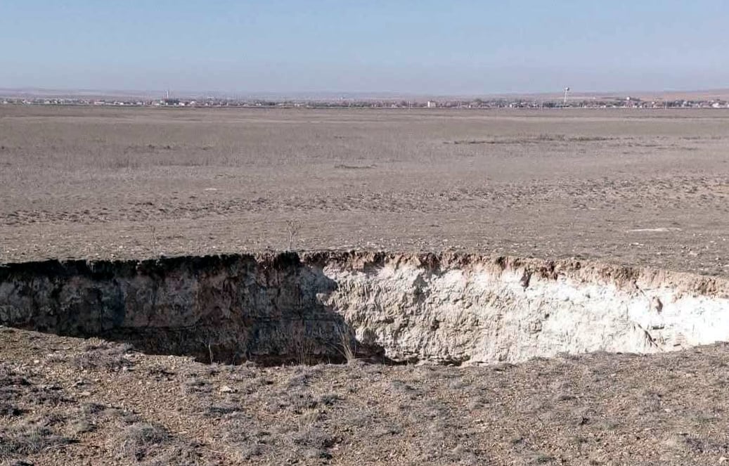 konyada-cobanlar-fark-edip-muhtara-haber-verdi-mahalleli-tedirgin-13-metre-derinliginde-15-metre-capinda-yenicag-1.jpg