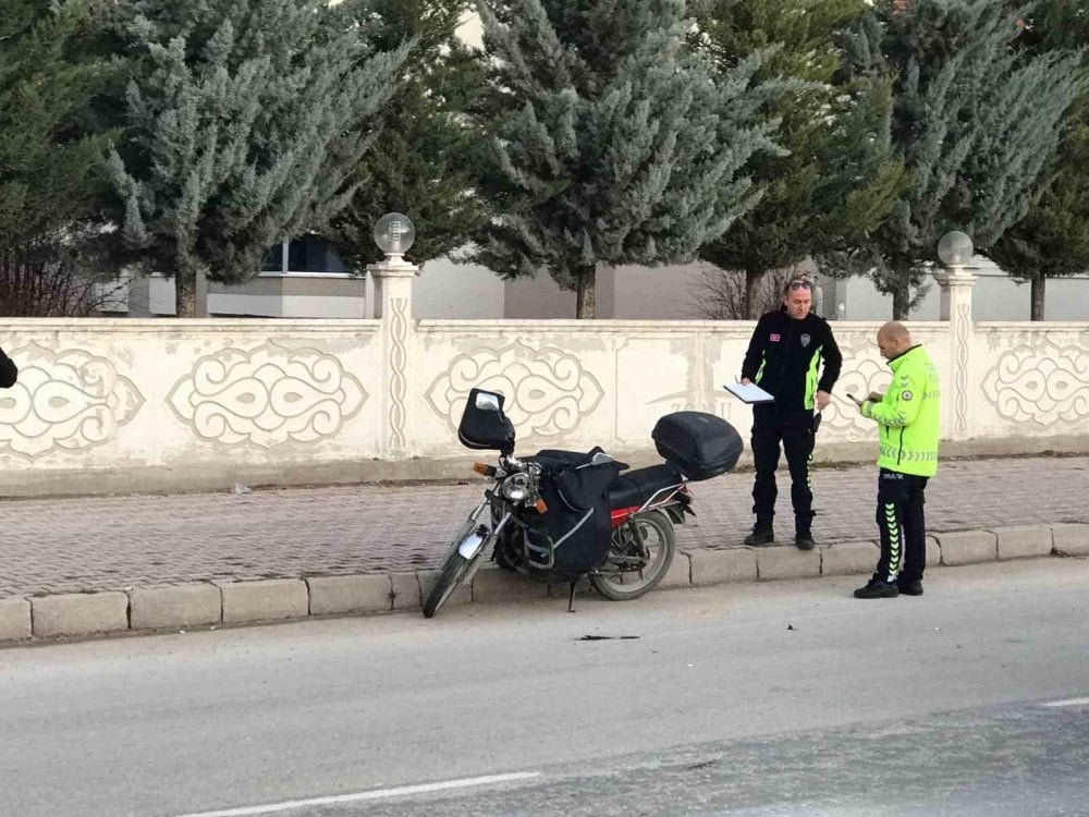 Konya’da motosiklet yayaya çarptı: 2 yaralı var