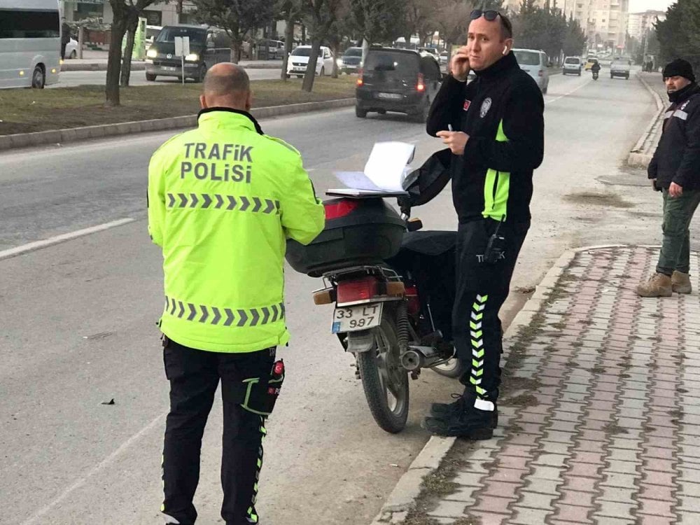 Konya’da motosiklet yayaya çarptı: 2 yaralı var