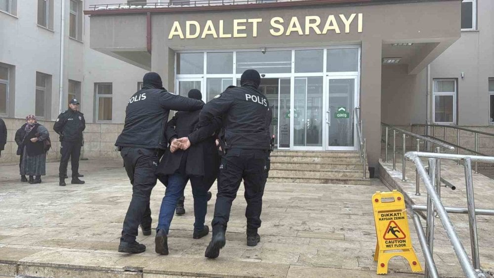 Adliyede başlayan dünürlerin kavgası karakolda bitti