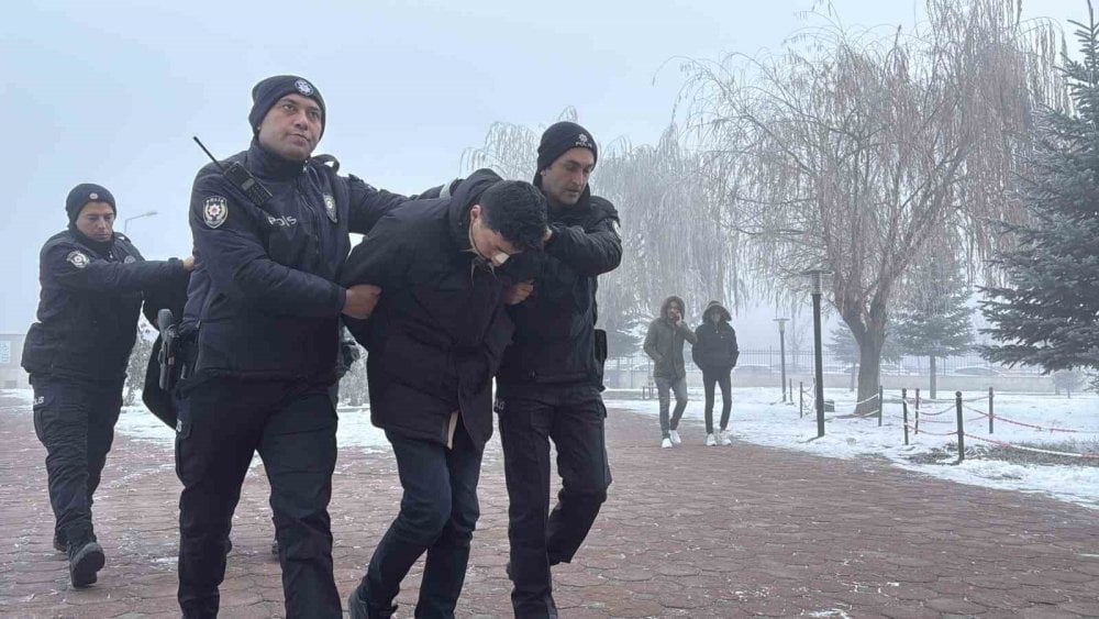 Adliyede başlayan dünürlerin kavgası karakolda bitti